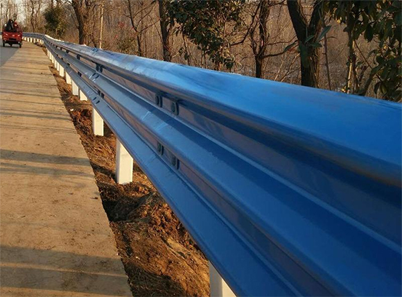 大庆公路波形护栏板的优点